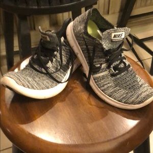 Ladies Black/White Free FlyKnit Shoes